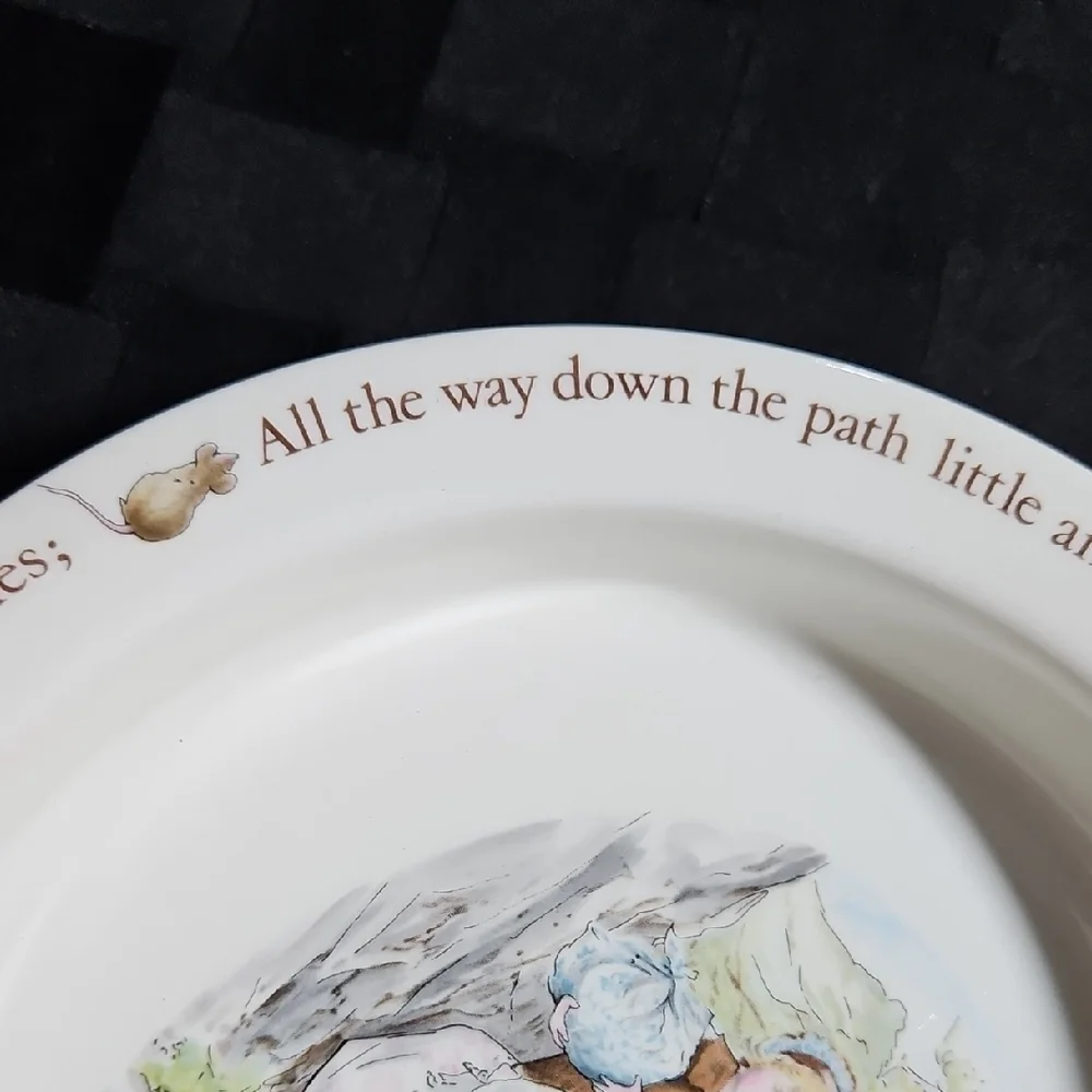 Wedgwood's Beatrix Potter - Mrs Tiggy-Winkle Porcelain Porringer Rimmed Bowl - Picture 5 of 10